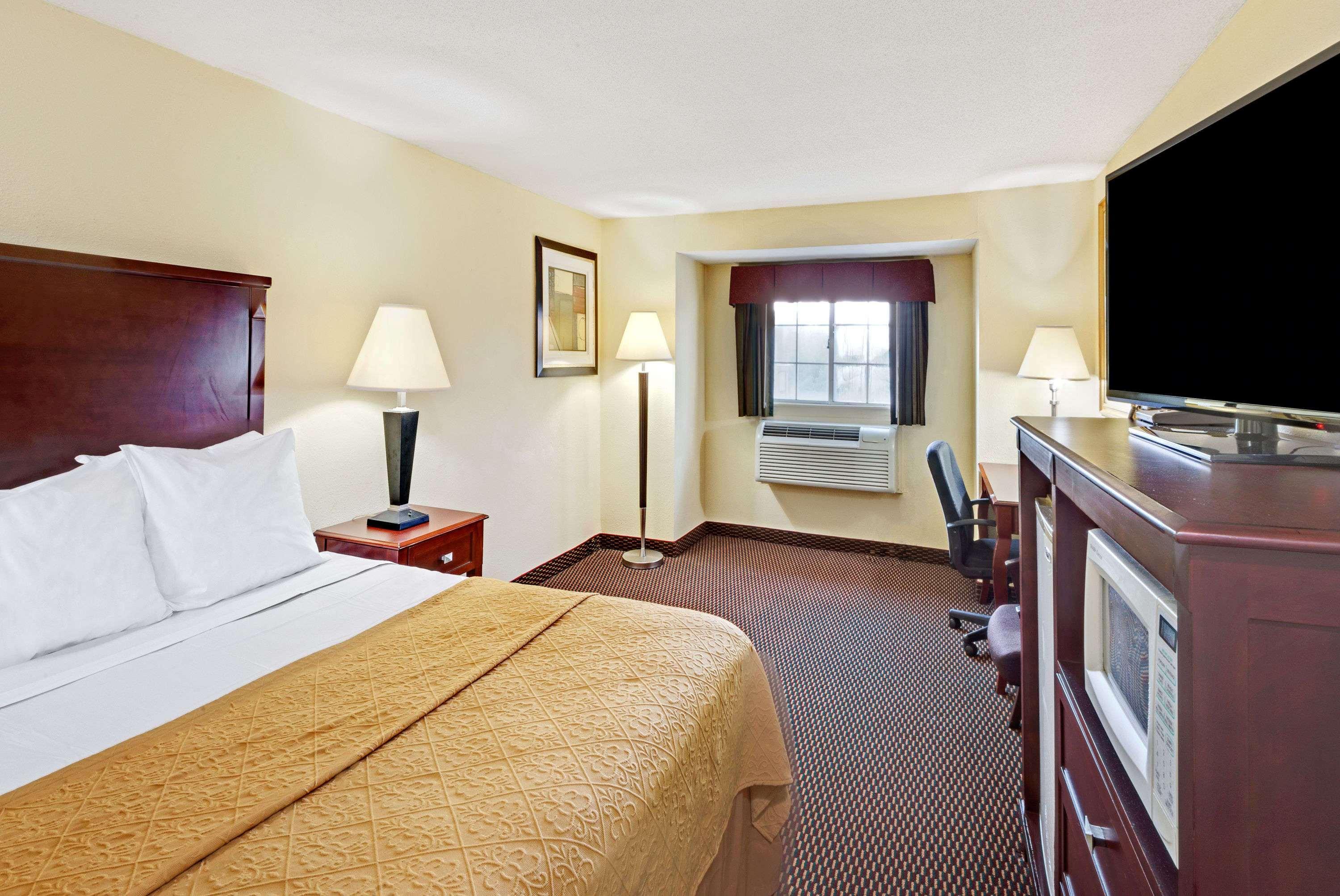 Hotel Ramada By Wyndham Kittery Exterior foto